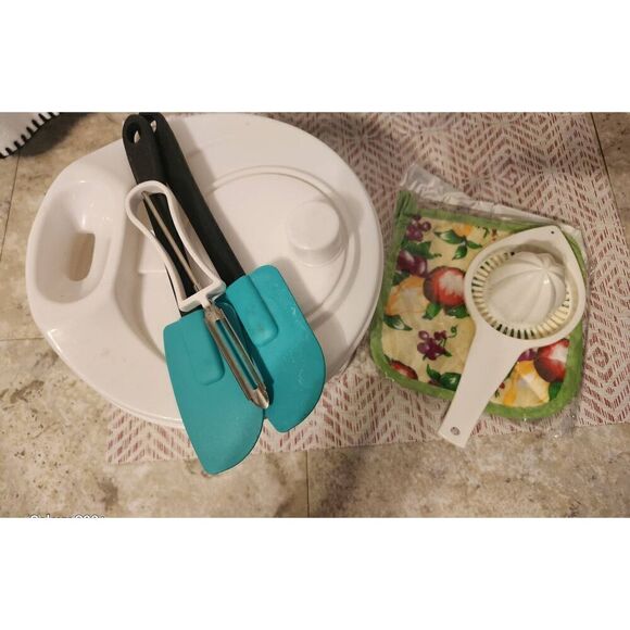 SL Kitchen accessories, salad bowl, spatulas, pot holders, peeler... - Picture 2 of 12